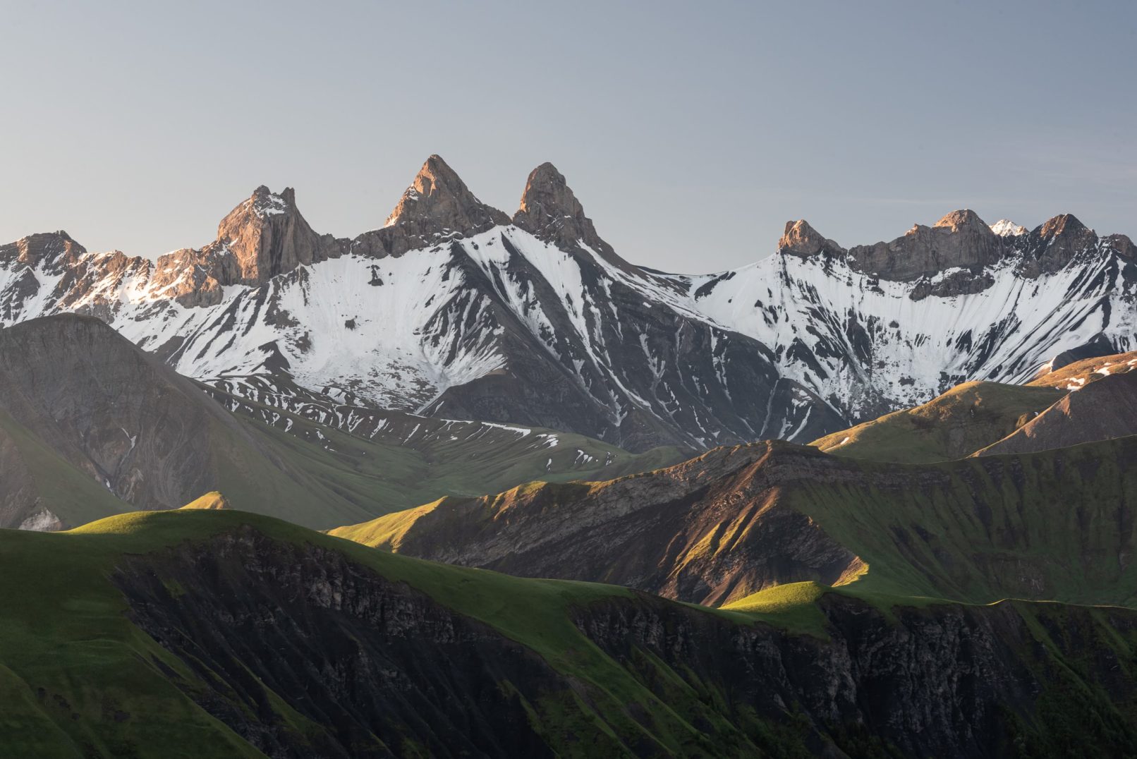 le matin lumières sur les montagnes