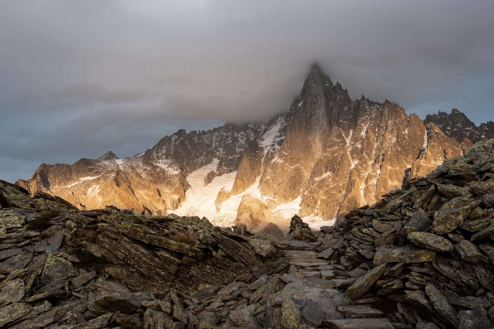 les drus au dessus de la mer de glace au sunset