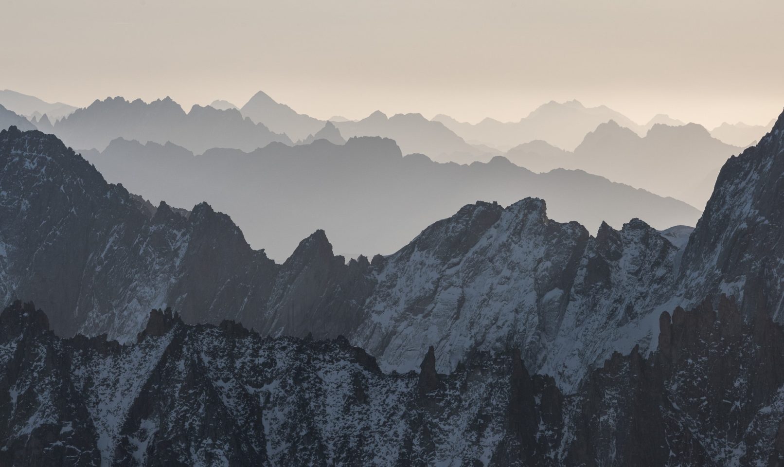 strates depuis depuis l'aiguille du midi