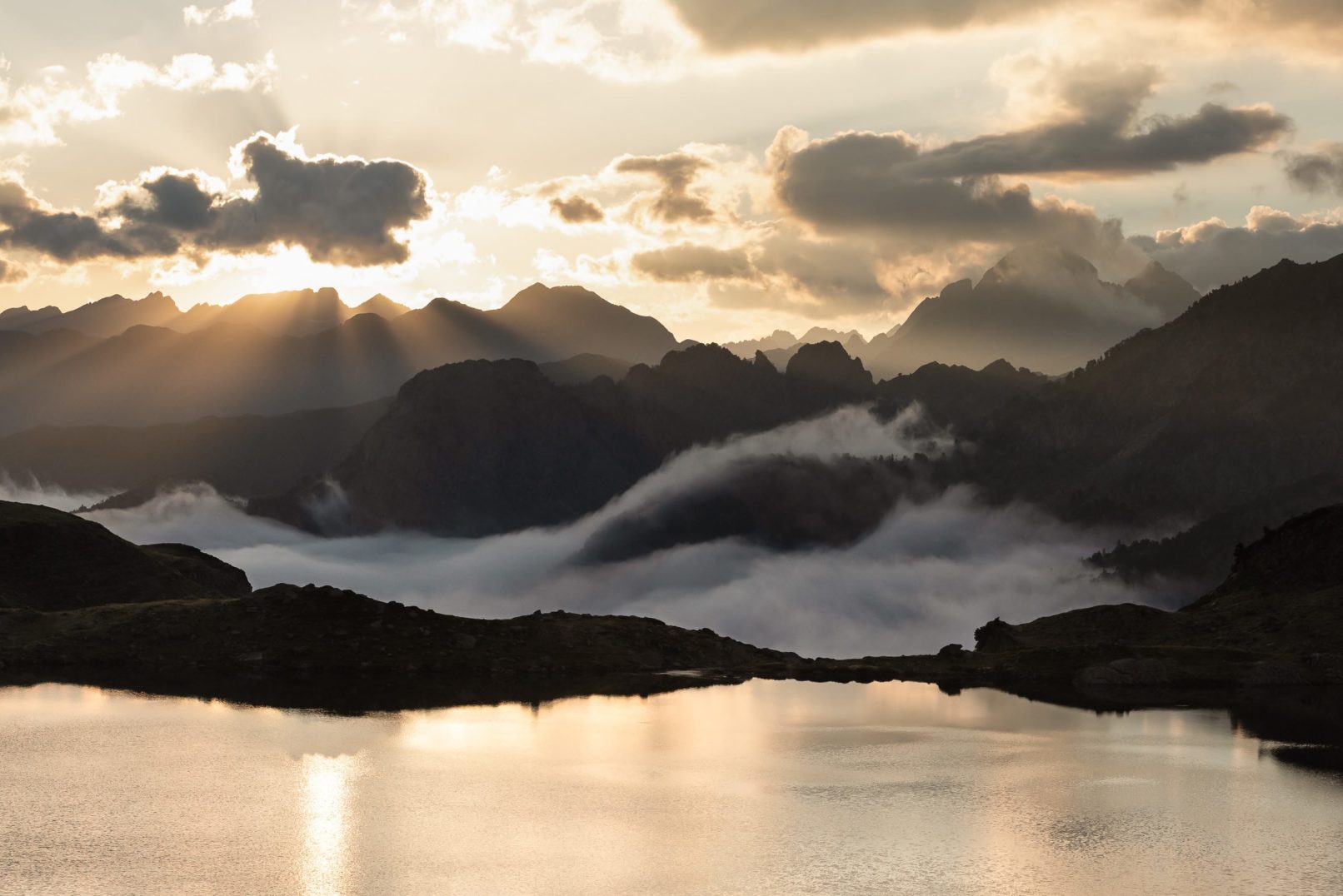 lever de soleil sur un lac