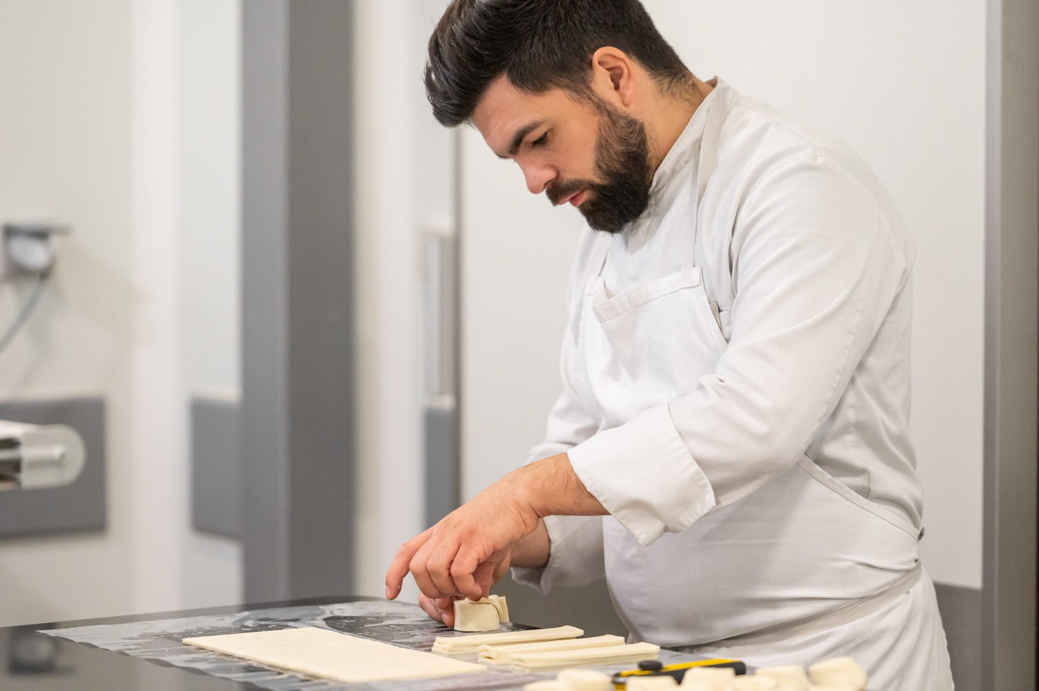 pâtissier au travail