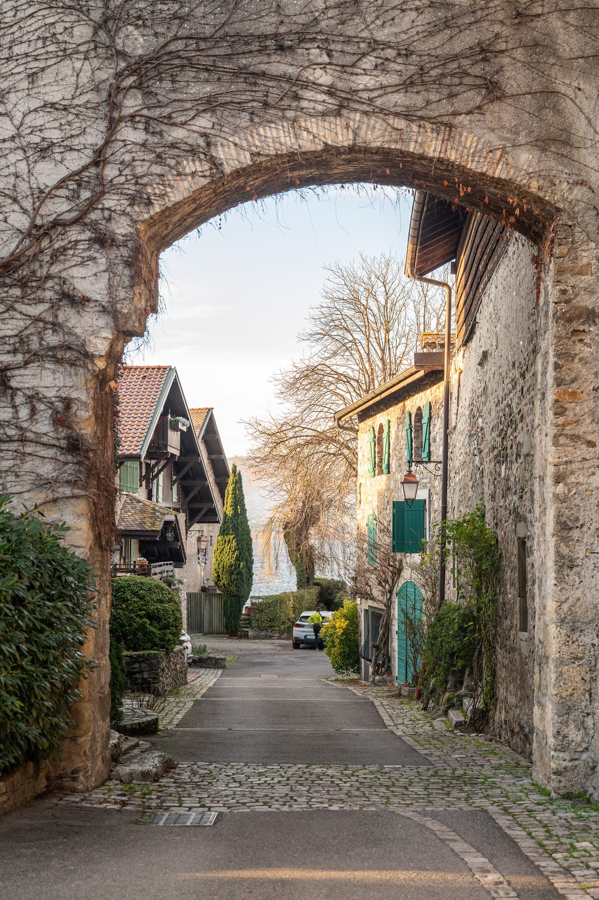 Porte village de Nernier