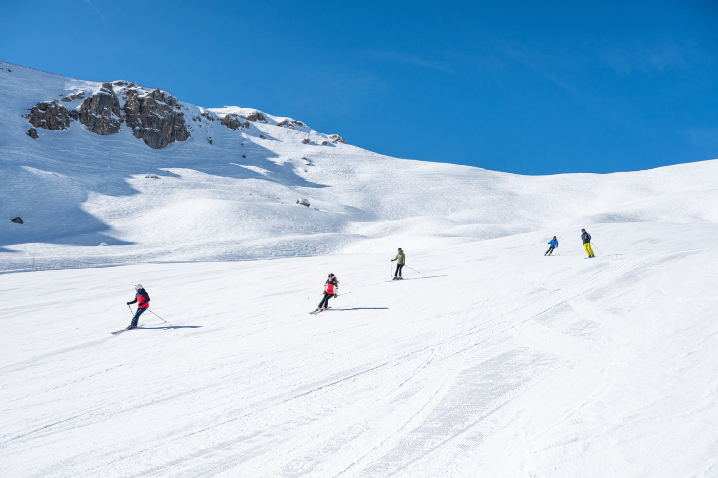 skieurs en train de skier