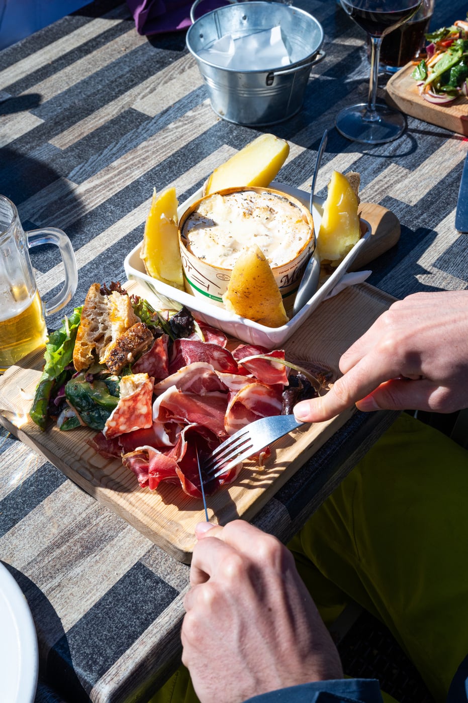 plat au fromage restaurant sur les pistes