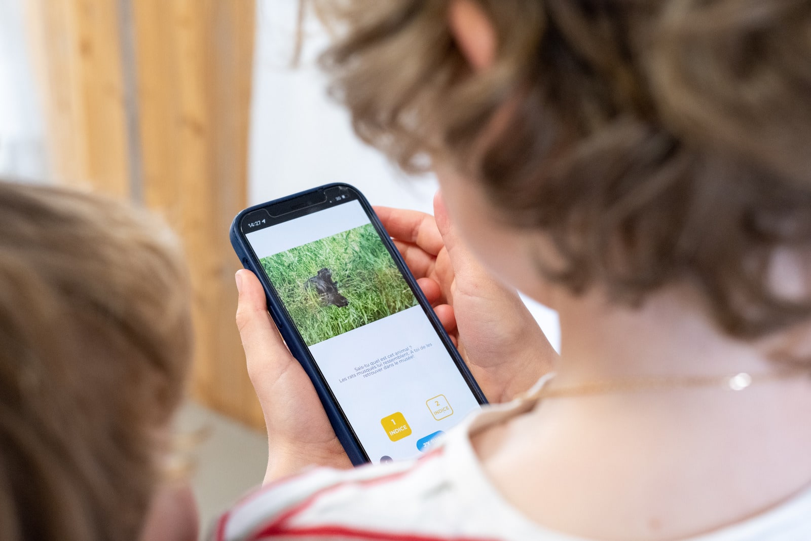 enfant avec l'application balutik