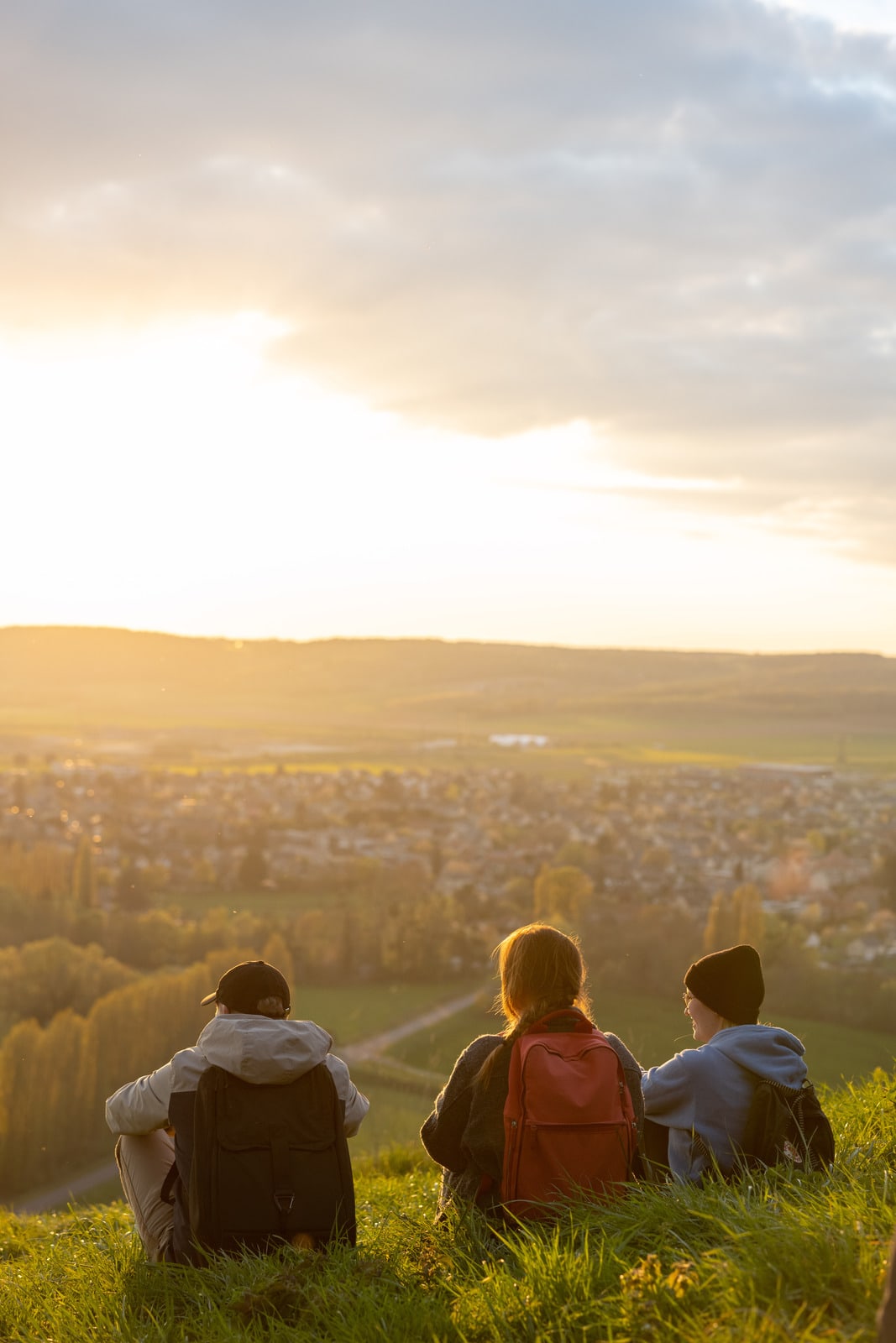 Amis en coucher de soleil