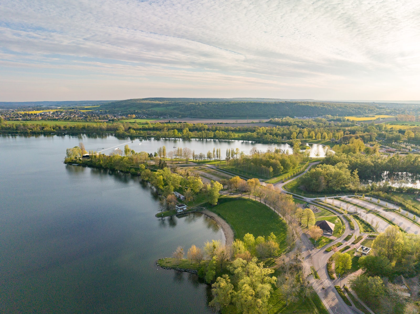 lac prise de vue aérienne en fin de journée