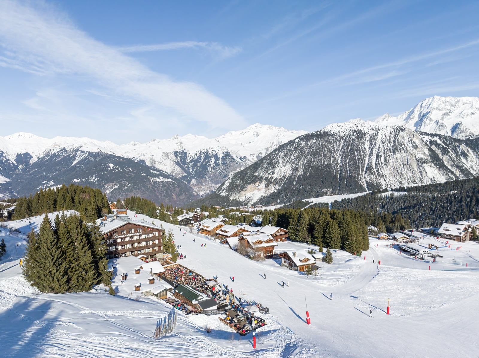 vue en drone village Courchevel