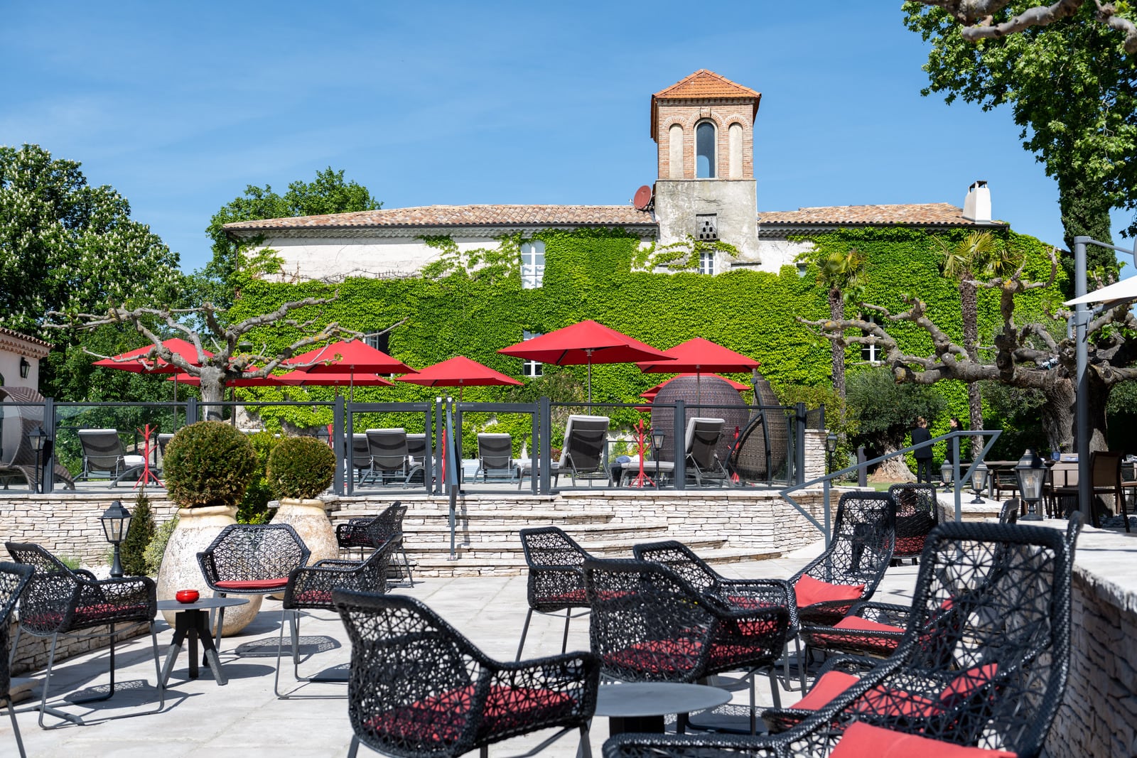 facade et terrasse hôtel