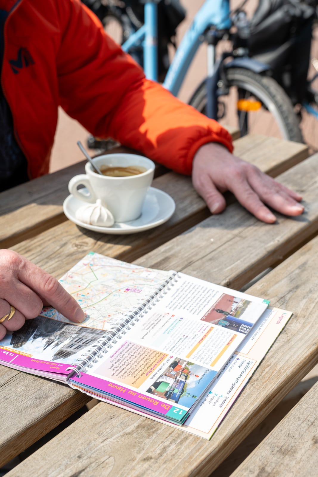 guide vélo lors d'un café