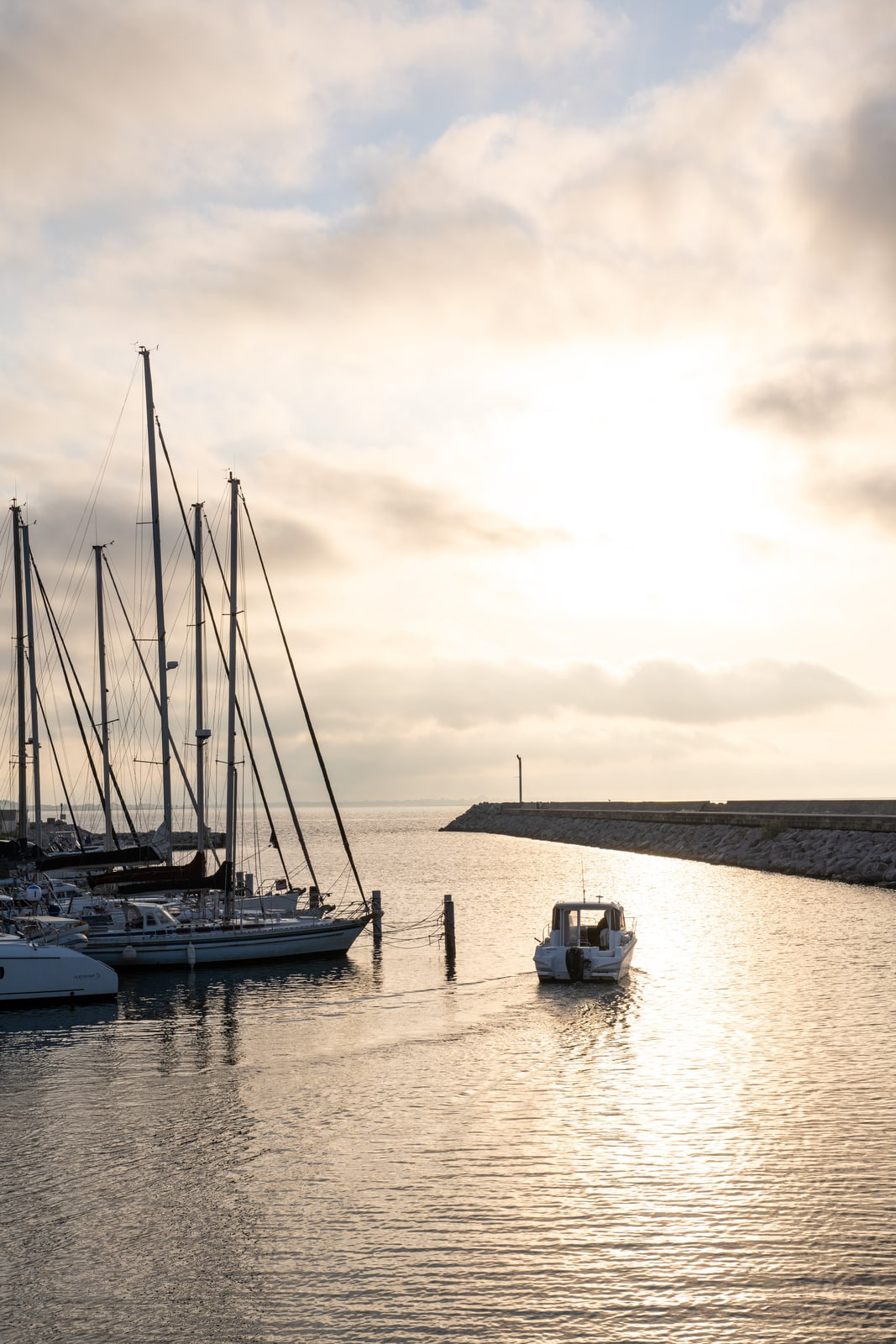 port au lever du soleil