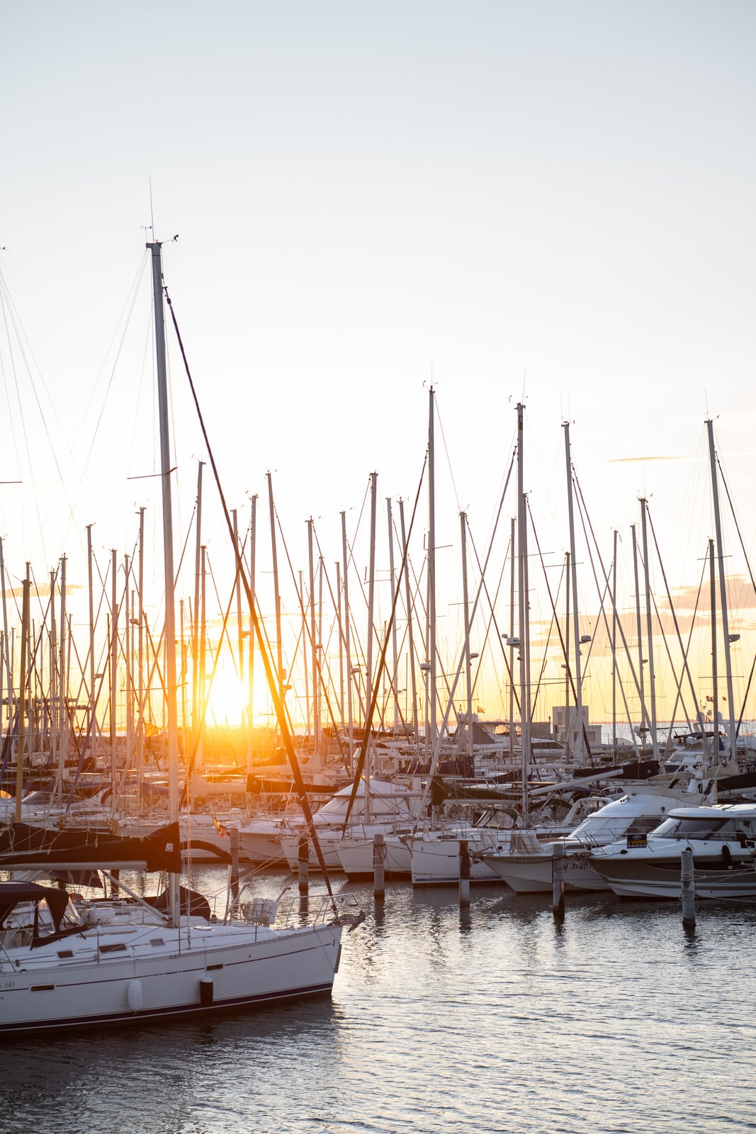 lever de soleil sur le port