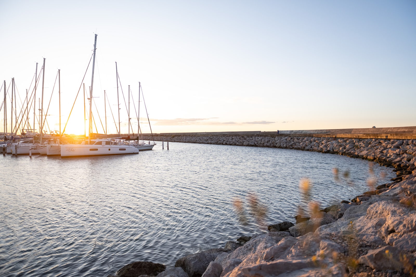 lever de soleil sur le port