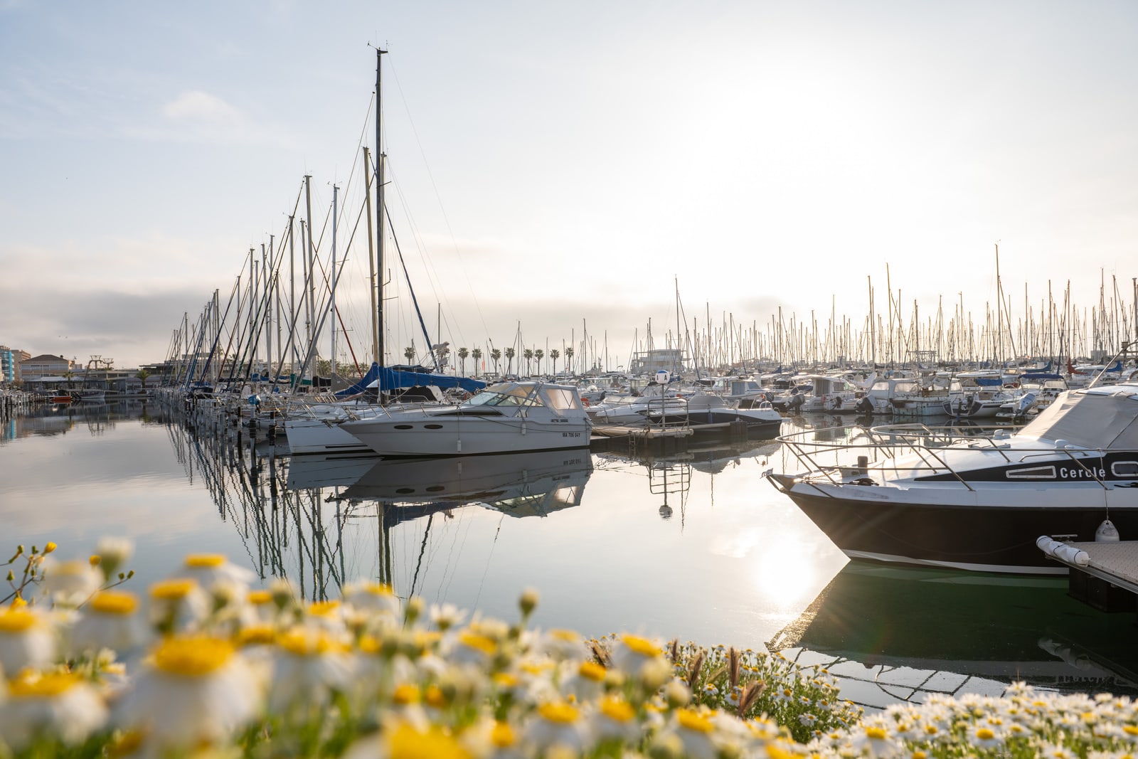 port au lever du soleil