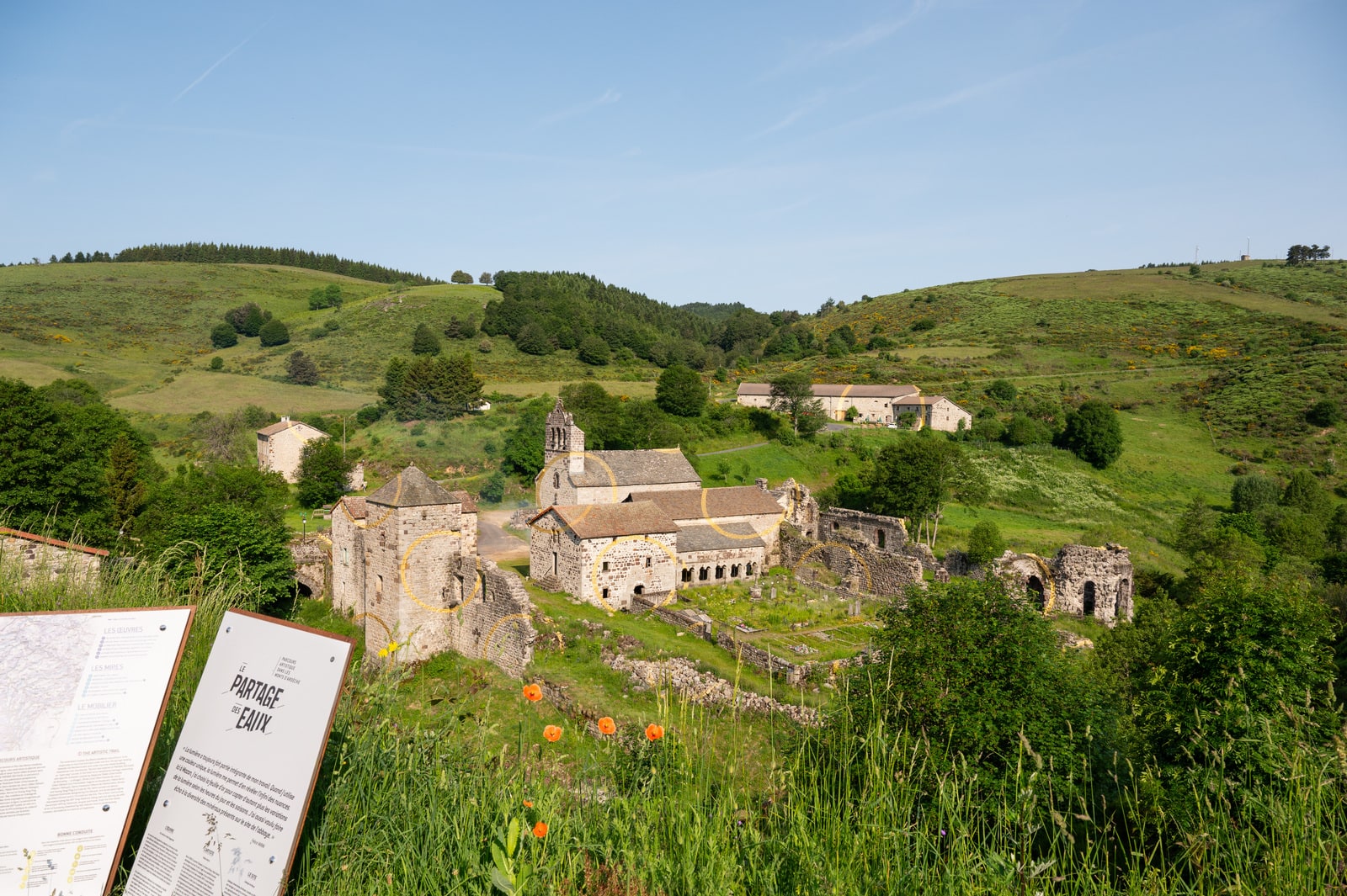 oeuvre d'art sur abbaye en ruine