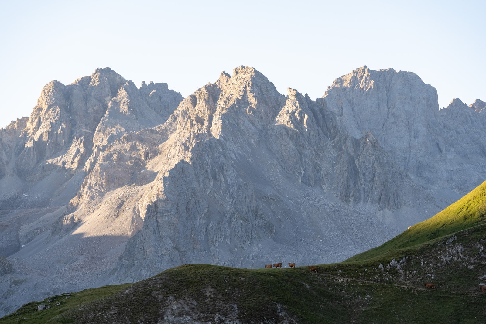 paysage de montagne au lever du soleil