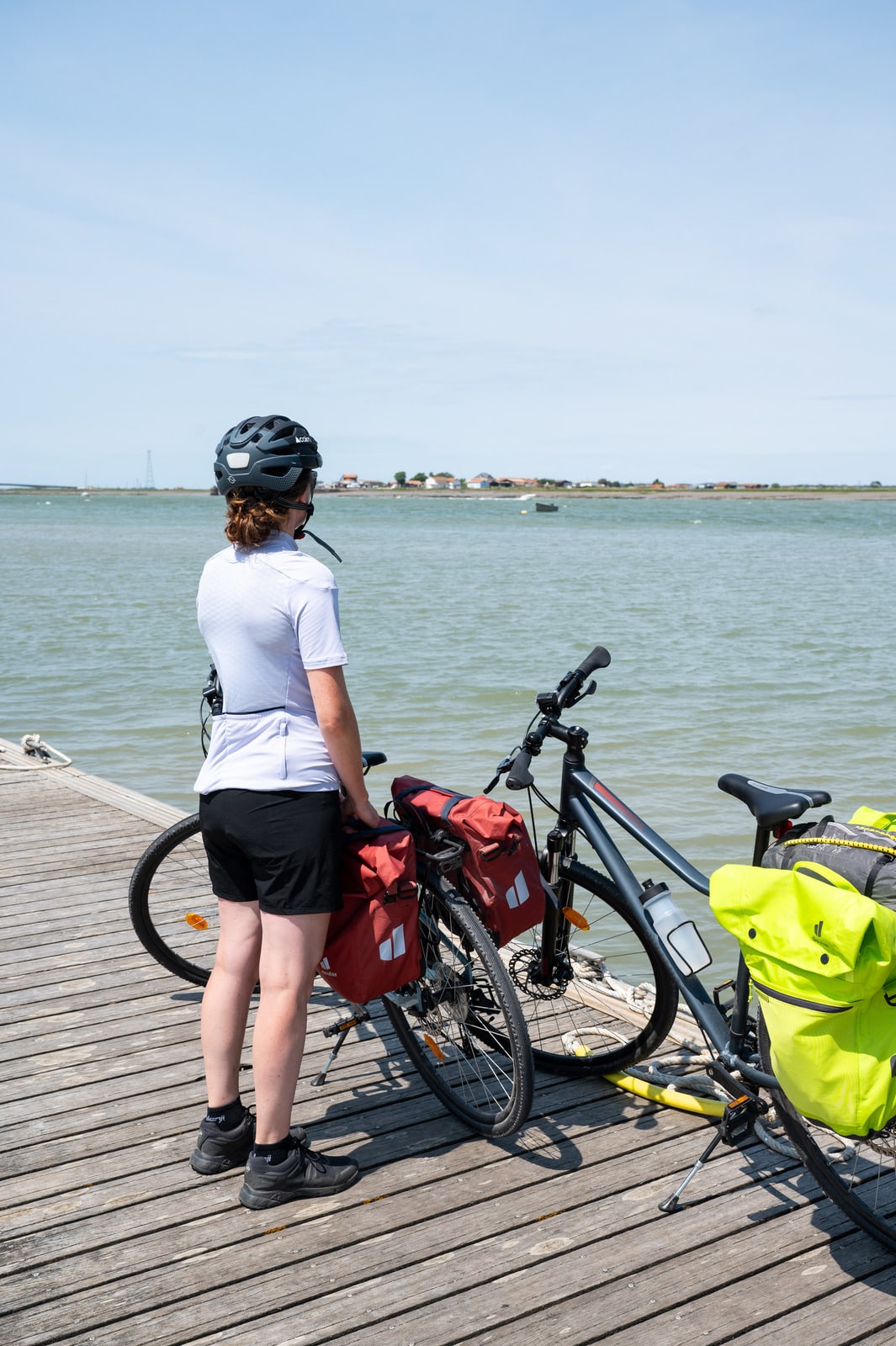 cycliste attend le bac